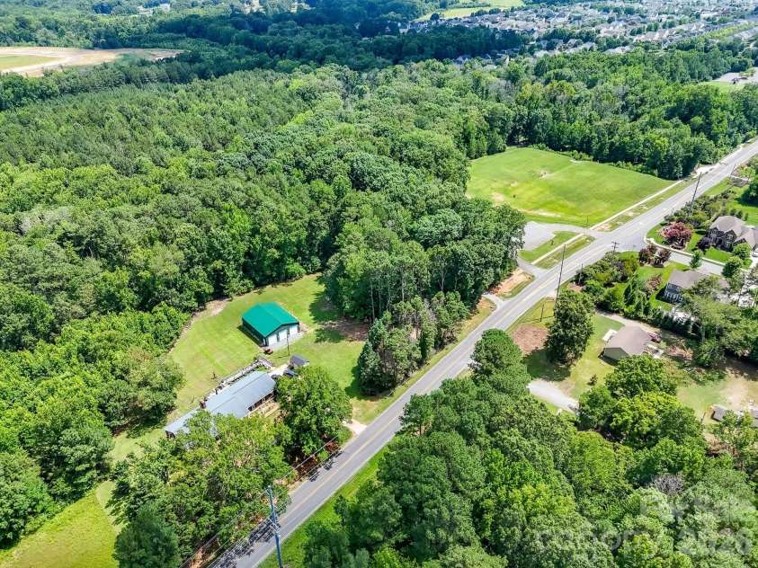 1209 Vickery Drive, Matthews, NC 28104.  MLS# CAR4342502, YatesRealty ID 35092. 