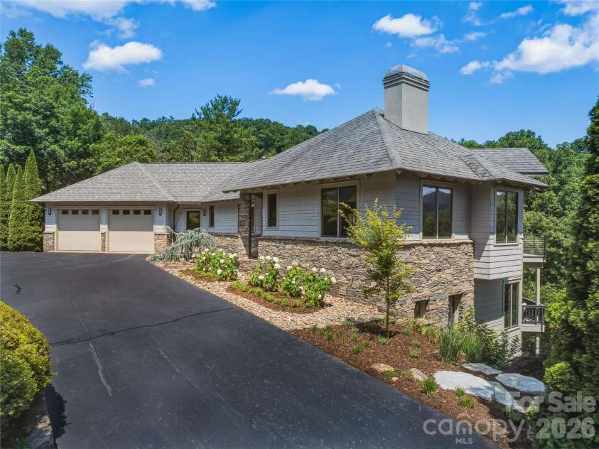 47 Garland Drive, Asheville, NC 28804.  MLS# CAR4391686, YatesRealty ID 35093. 