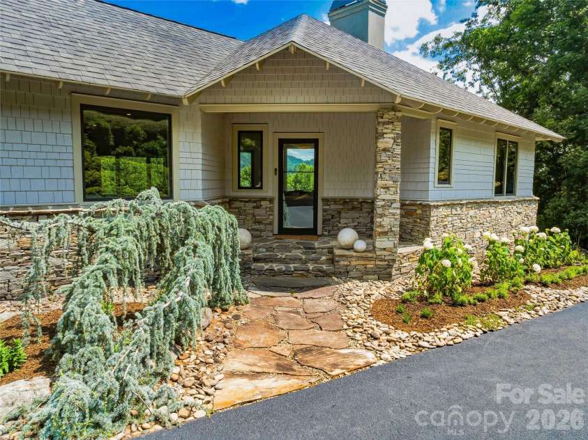 47 Garland Drive, Asheville, NC 28804.  MLS# CAR4391686, YatesRealty ID 35093. 