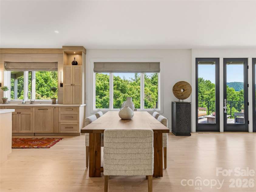 47 Garland Drive, Asheville, NC 28804.  MLS# CAR4391686, YatesRealty ID 35093. 