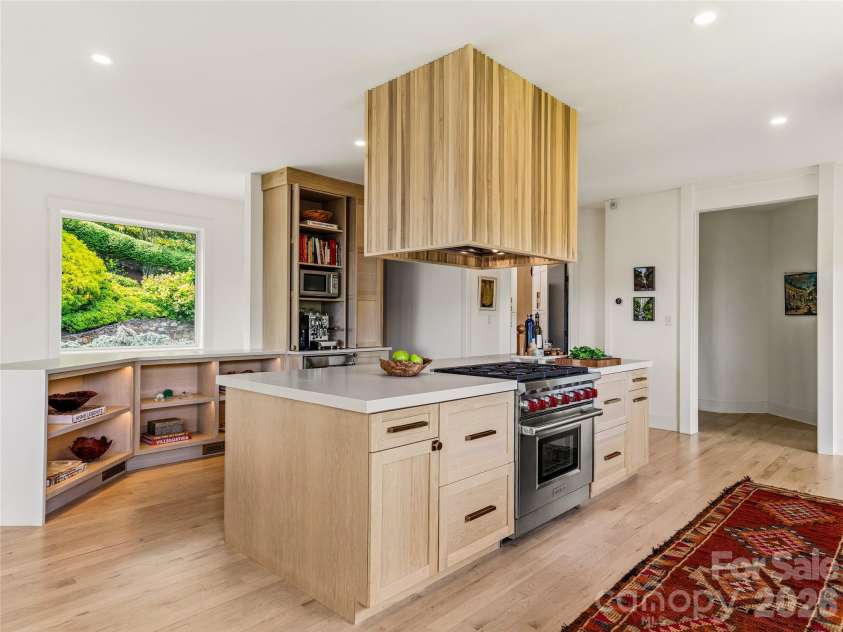 47 Garland Drive, Asheville, NC 28804.  MLS# CAR4391686, YatesRealty ID 35093. 