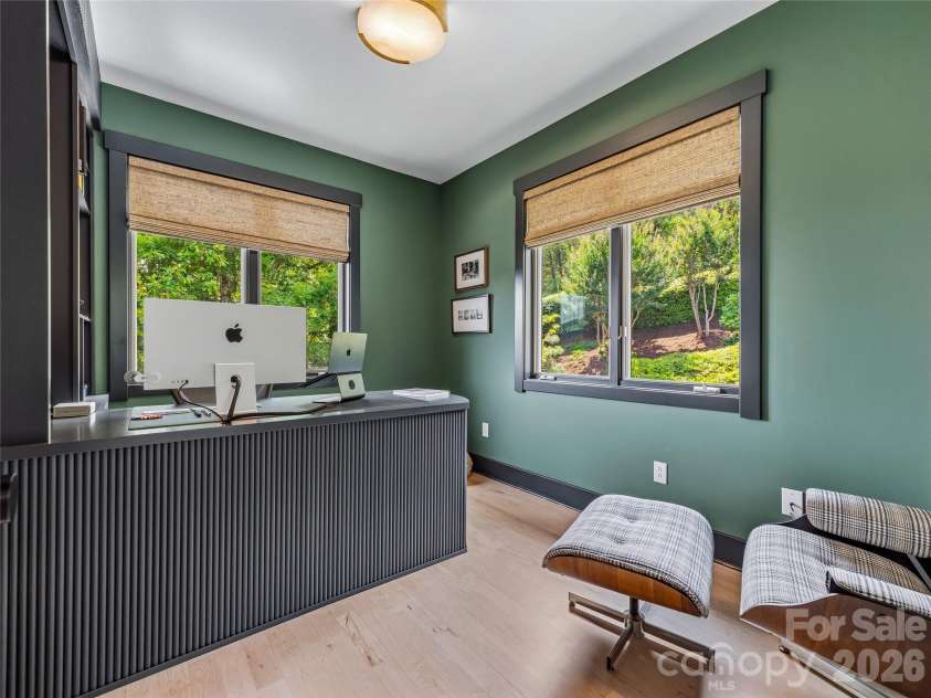 47 Garland Drive, Asheville, NC 28804.  MLS# CAR4391686, YatesRealty ID 35093. 