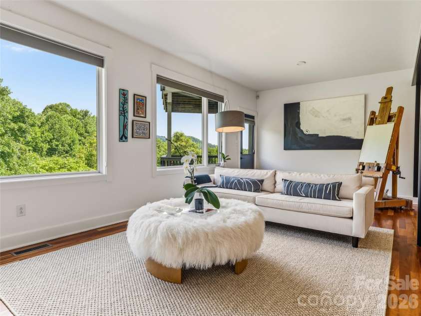 47 Garland Drive, Asheville, NC 28804.  MLS# CAR4391686, YatesRealty ID 35093. 
