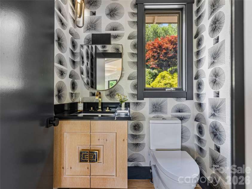 47 Garland Drive, Asheville, NC 28804.  MLS# CAR4391686, YatesRealty ID 35093. 