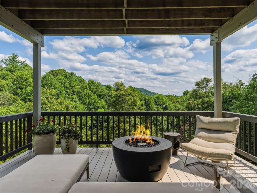 47 Garland Drive, Asheville, NC 28804.  MLS# CAR4391686, YatesRealty ID 35093. 