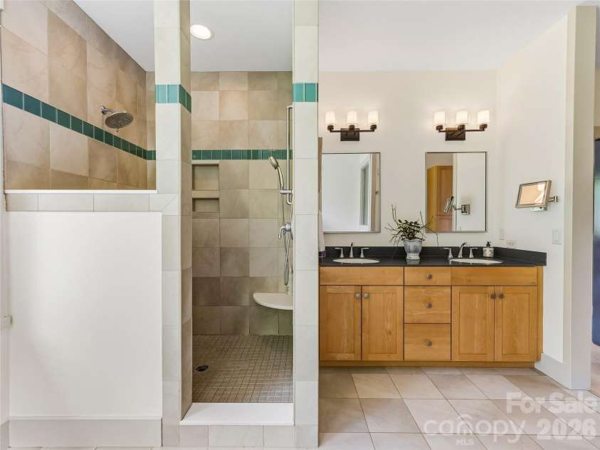 47 Garland Drive, Asheville, NC 28804.  MLS# CAR4391686, YatesRealty ID 35093. 