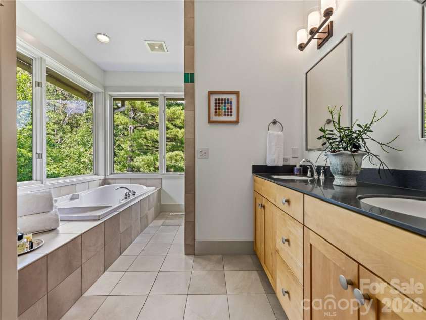 47 Garland Drive, Asheville, NC 28804.  MLS# CAR4391686, YatesRealty ID 35093. 