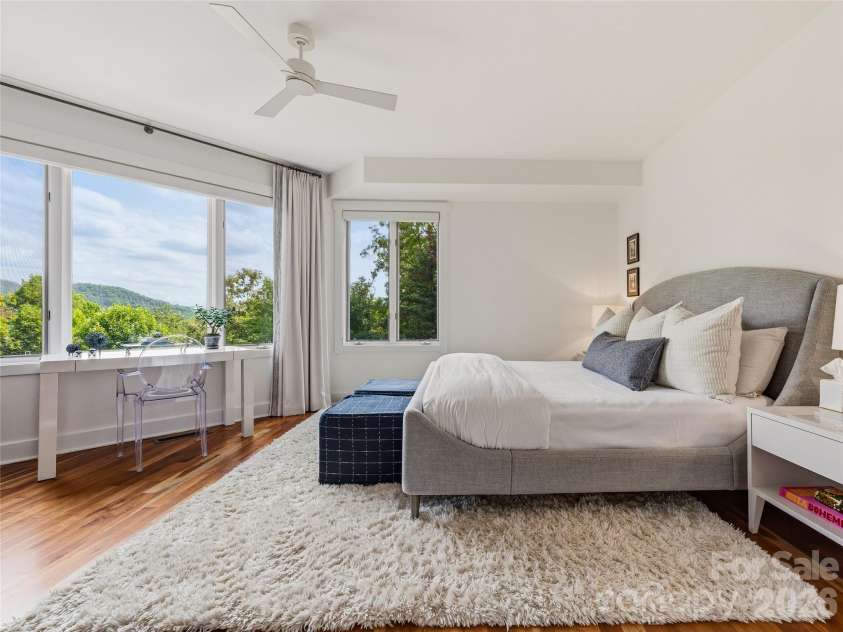 47 Garland Drive, Asheville, NC 28804.  MLS# CAR4391686, YatesRealty ID 35093. 