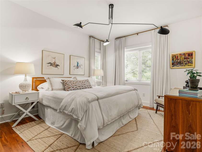 47 Garland Drive, Asheville, NC 28804.  MLS# CAR4391686, YatesRealty ID 35093. 
