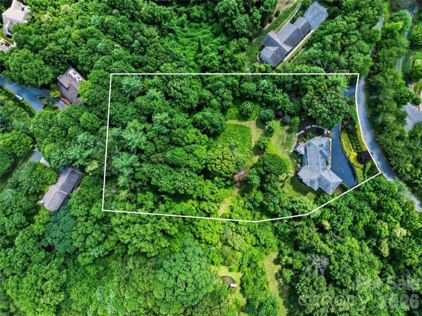 47 Garland Drive, Asheville, NC 28804.  MLS# CAR4391686, YatesRealty ID 35093. 