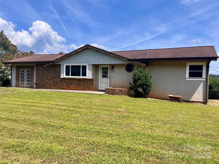 657 Arrowhead Trail, Marion, NC 28752.  MLS# CAR4295318, YatesRealty ID 35094. 