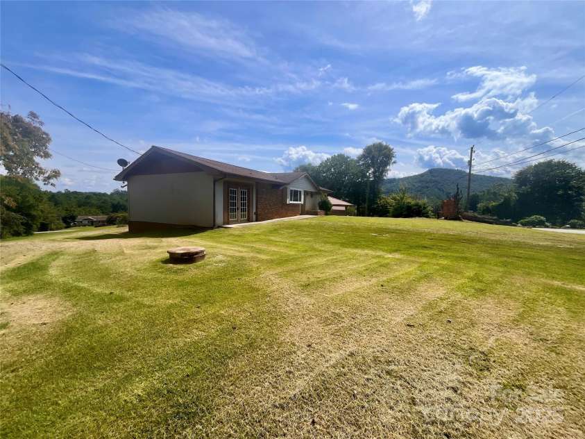 657 Arrowhead Trail, Marion, NC 28752.  MLS# CAR4295318, YatesRealty ID 35094. 