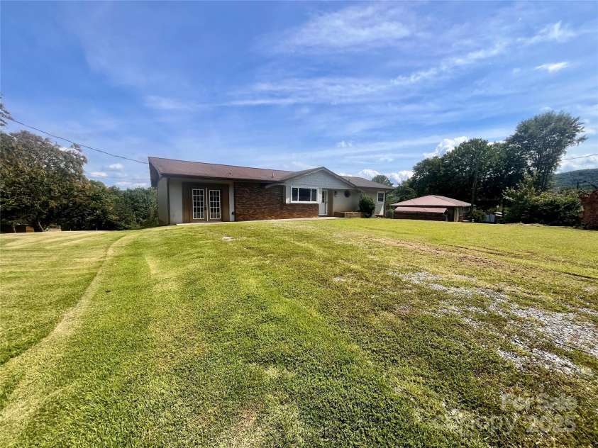 657 Arrowhead Trail, Marion, NC 28752.  MLS# CAR4295318, YatesRealty ID 35094. 