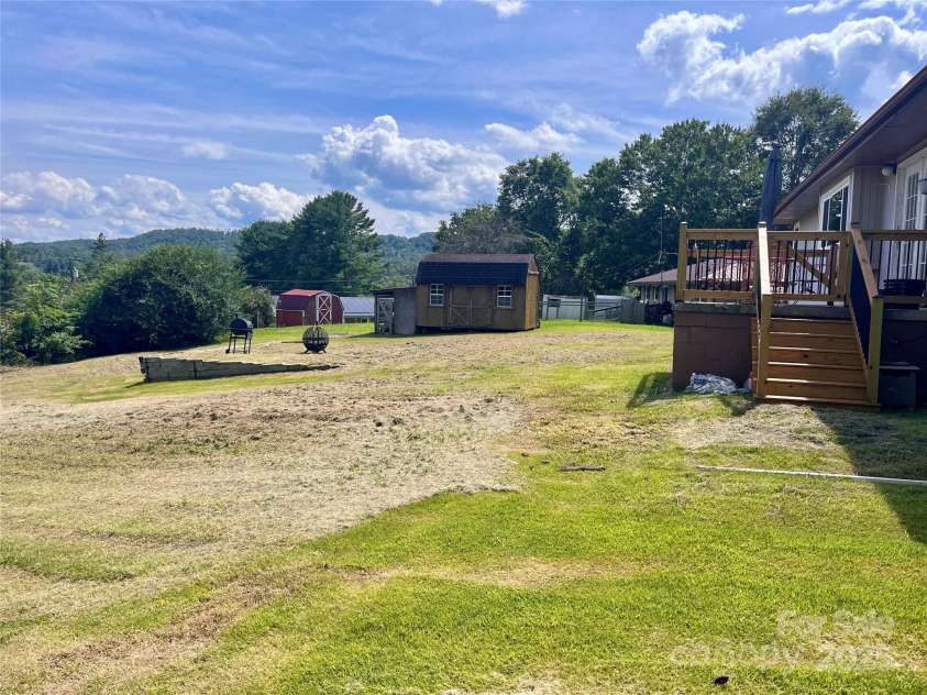 657 Arrowhead Trail, Marion, NC 28752.  MLS# CAR4295318, YatesRealty ID 35094. 