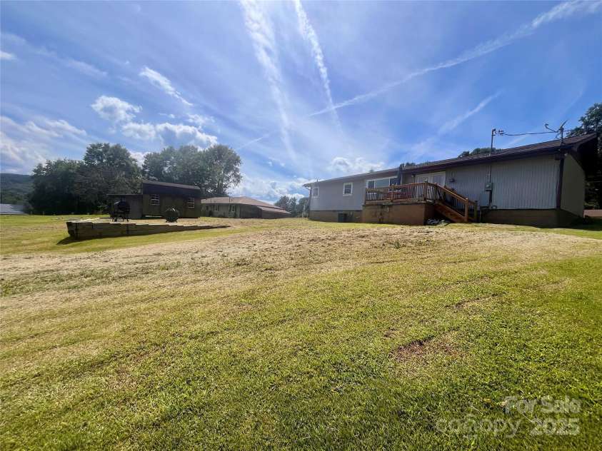 657 Arrowhead Trail, Marion, NC 28752.  MLS# CAR4295318, YatesRealty ID 35094. 