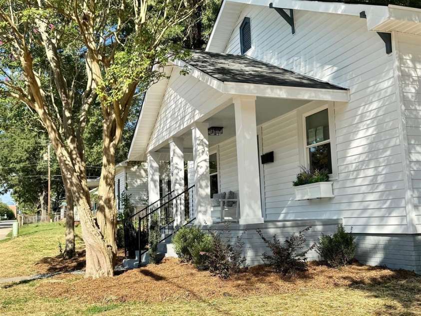 716 Spruce Street, Mooresville, NC 28115.  MLS# CAR4297588, YatesRealty ID 35095. 