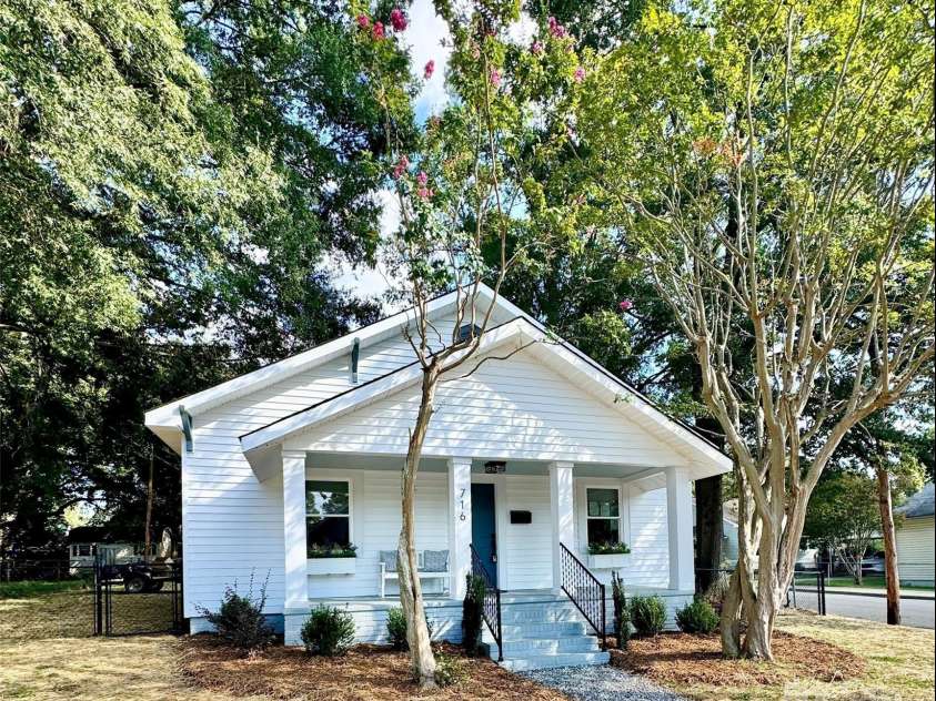 716 Spruce Street, Mooresville, NC 28115.  MLS# CAR4297588, YatesRealty ID 35095. 