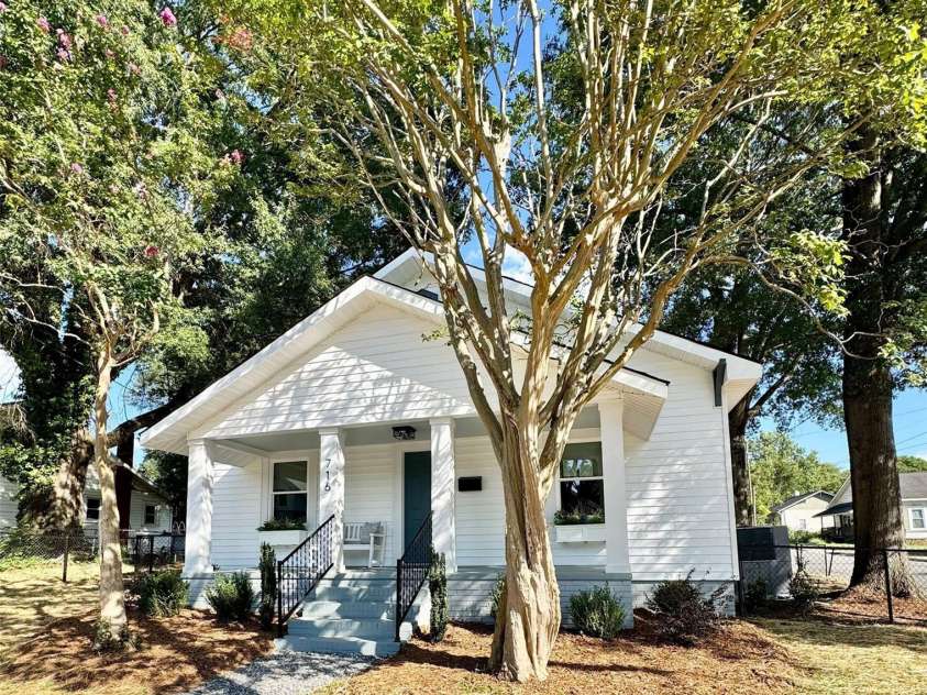 716 Spruce Street, Mooresville, NC 28115.  MLS# CAR4297588, YatesRealty ID 35095. 