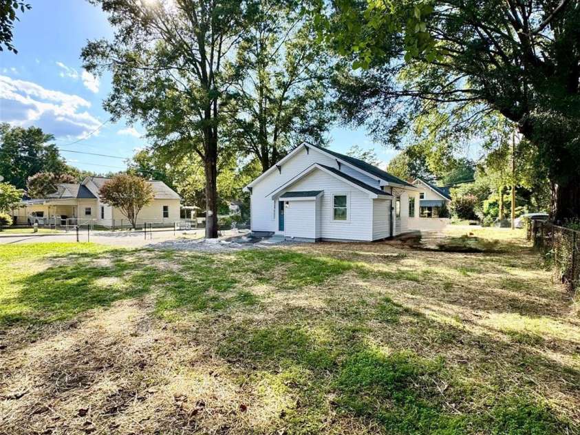 716 Spruce Street, Mooresville, NC 28115.  MLS# CAR4297588, YatesRealty ID 35095. 