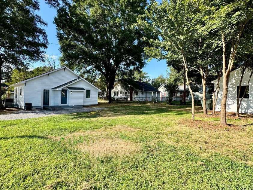 716 Spruce Street, Mooresville, NC 28115.  MLS# CAR4297588, YatesRealty ID 35095. 