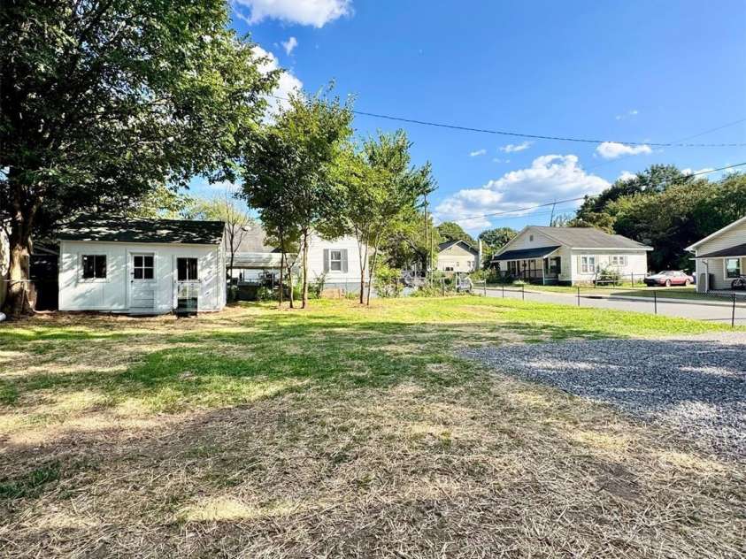 716 Spruce Street, Mooresville, NC 28115.  MLS# CAR4297588, YatesRealty ID 35095. 