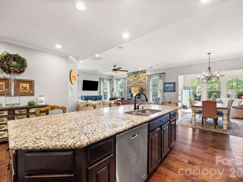 8477 Whitworth Avenue, Harrisburg, NC 28075.  MLS# CAR4399268, YatesRealty ID 35095. Kitchen