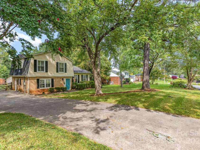 2241 Gaines Avenue, Gastonia, NC 28054.  MLS# CAR4284990, YatesRealty ID 35096. 
