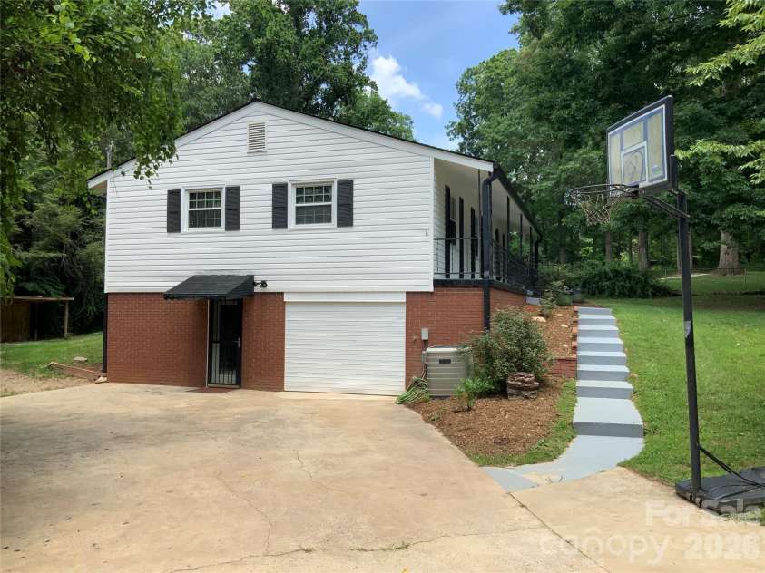 44 Rathfarnham Road, Asheville, NC 28803.  MLS# CAR4400522, YatesRealty ID 35097. 