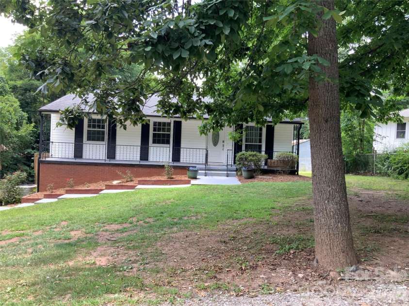 44 Rathfarnham Road, Asheville, NC 28803.  MLS# CAR4400522, YatesRealty ID 35097. 