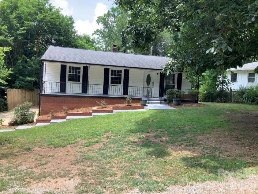 44 Rathfarnham Road, Asheville, NC 28803.  MLS# CAR4400522, YatesRealty ID 35097. 