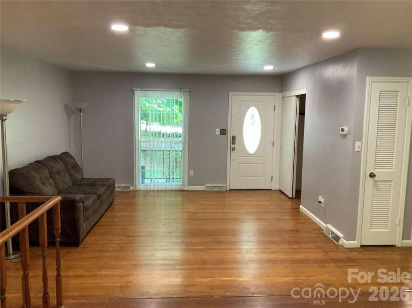 44 Rathfarnham Road, Asheville, NC 28803.  MLS# CAR4400522, YatesRealty ID 35097. 