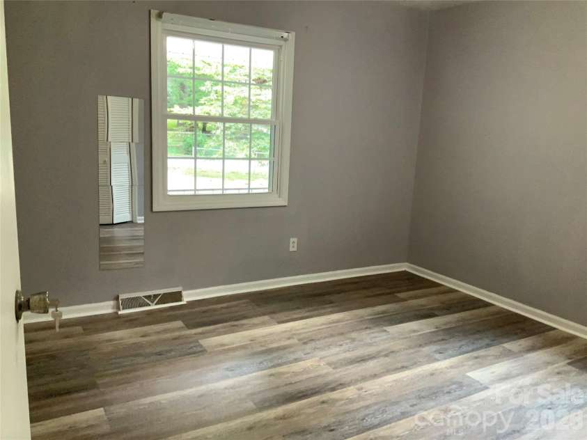 44 Rathfarnham Road, Asheville, NC 28803.  MLS# CAR4400522, YatesRealty ID 35097. 