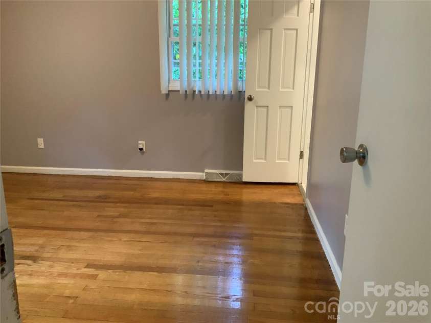 44 Rathfarnham Road, Asheville, NC 28803.  MLS# CAR4400522, YatesRealty ID 35097. 