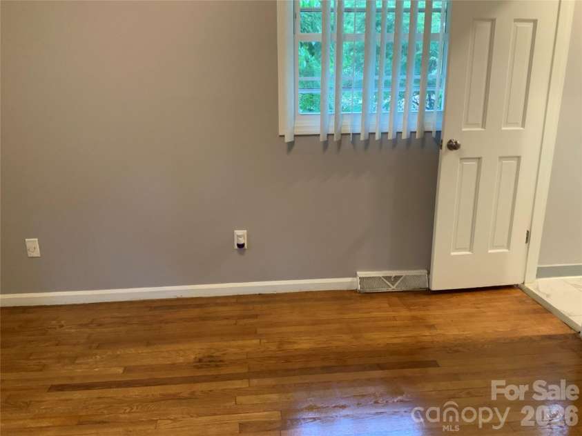 44 Rathfarnham Road, Asheville, NC 28803.  MLS# CAR4400522, YatesRealty ID 35097. 