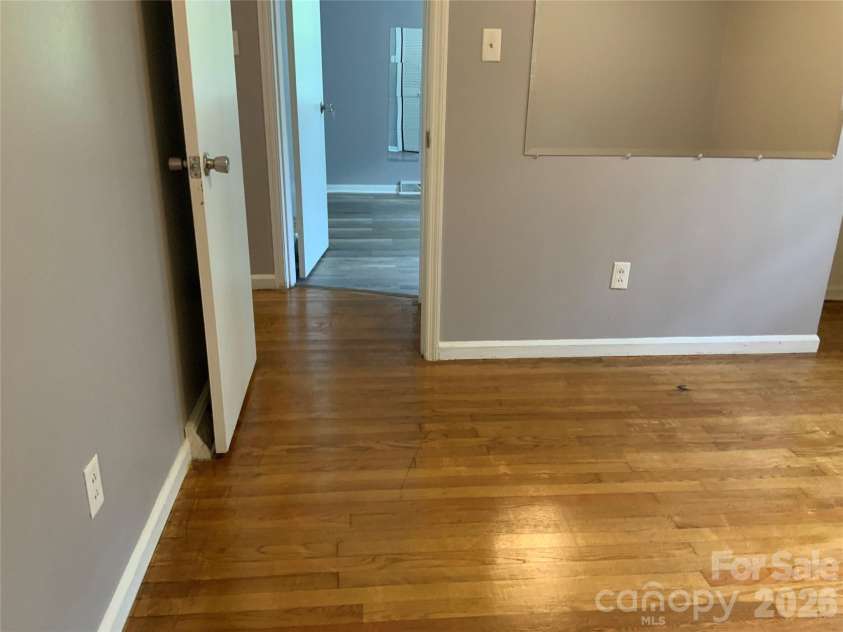 44 Rathfarnham Road, Asheville, NC 28803.  MLS# CAR4400522, YatesRealty ID 35097. 