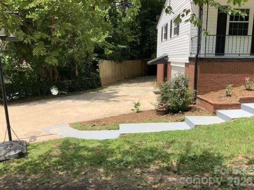 44 Rathfarnham Road, Asheville, NC 28803.  MLS# CAR4400522, YatesRealty ID 35097. 