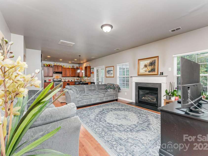 9006 Gailes Drive, Charlotte, NC 28278.  MLS# CAR4276201, YatesRealty ID 35097. 