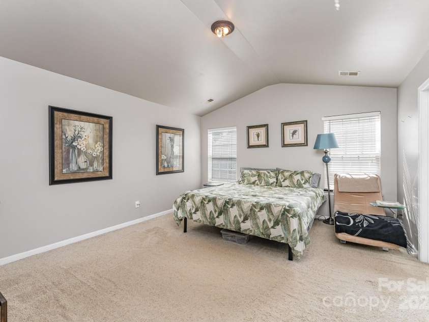 9006 Gailes Drive, Charlotte, NC 28278.  MLS# CAR4276201, YatesRealty ID 35097. 