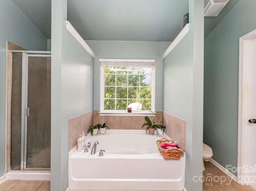 9006 Gailes Drive, Charlotte, NC 28278.  MLS# CAR4276201, YatesRealty ID 35097. 