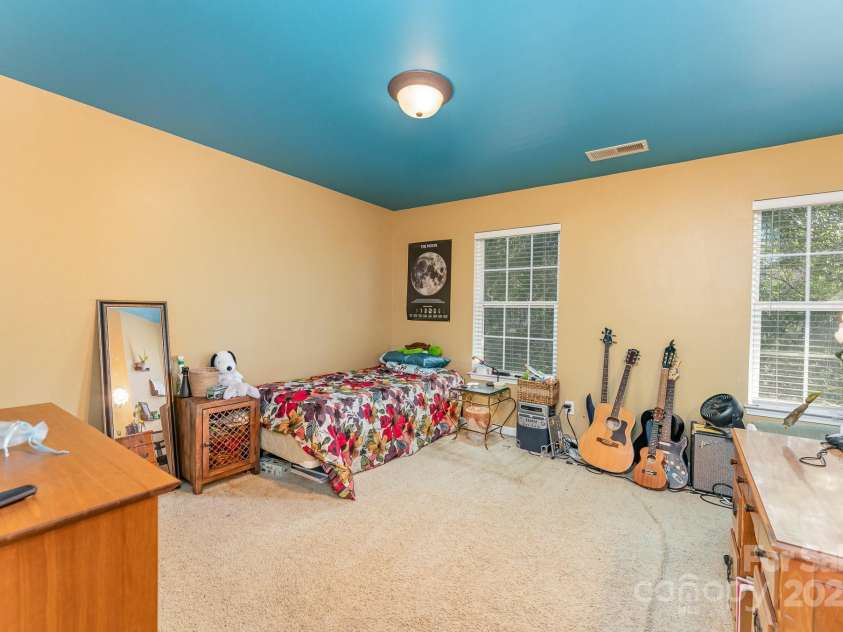9006 Gailes Drive, Charlotte, NC 28278.  MLS# CAR4276201, YatesRealty ID 35097. 