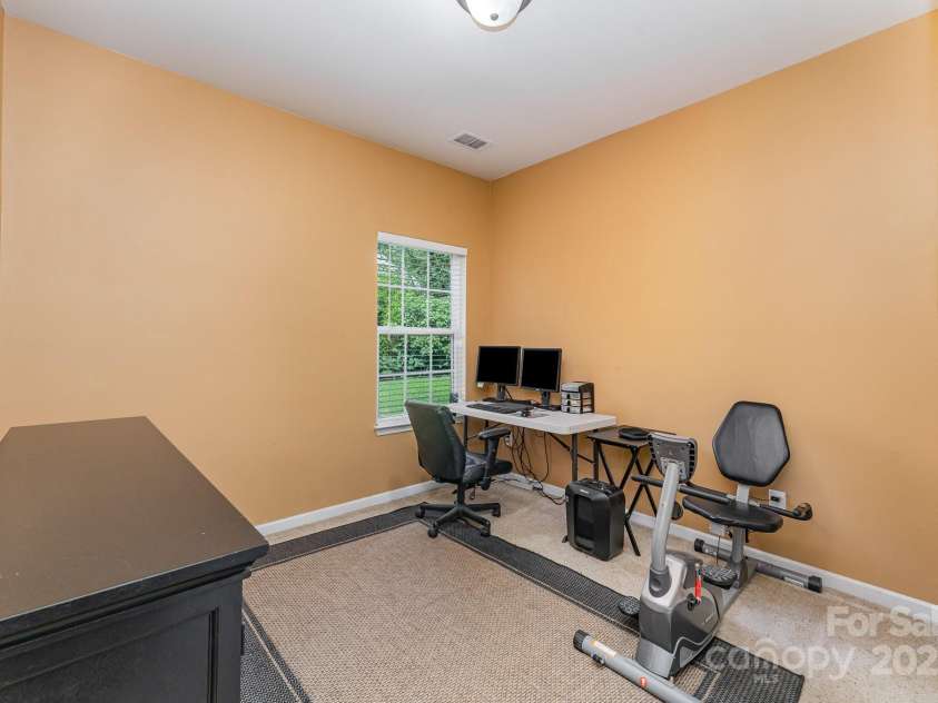 9006 Gailes Drive, Charlotte, NC 28278.  MLS# CAR4276201, YatesRealty ID 35097. 