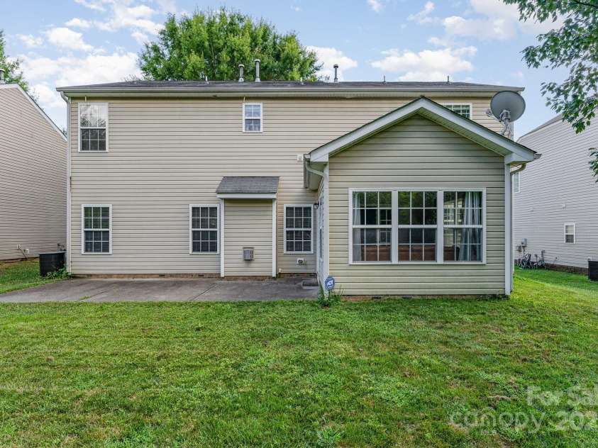 9006 Gailes Drive, Charlotte, NC 28278.  MLS# CAR4276201, YatesRealty ID 35097. 