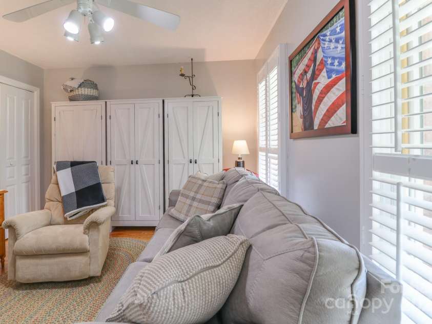 51 Windy Acres Drive, Fairview, NC 28730.  MLS# CAR4297537, YatesRealty ID 35098. 2nd br 1st floor