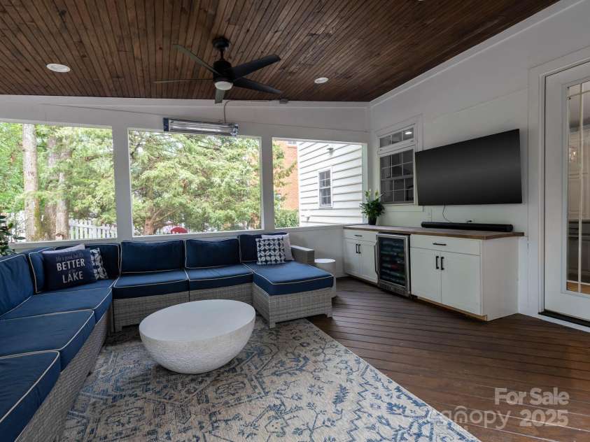 19112 Glouster Court, Cornelius, NC 28031.  MLS# CAR4291361, YatesRealty ID 35099. Alfresco living year round in North Carolina climate. 