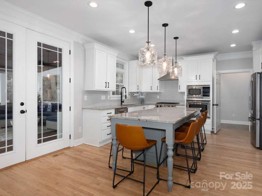 19112 Glouster Court, Cornelius, NC 28031.  MLS# CAR4291361, YatesRealty ID 35099. Custom island with seating and storage, updated lighting