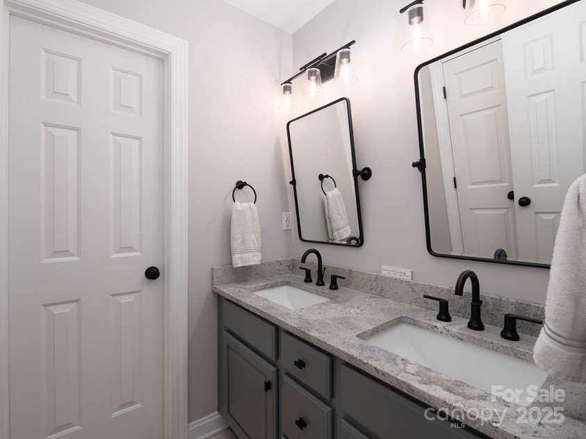 19112 Glouster Court, Cornelius, NC 28031.  MLS# CAR4291361, YatesRealty ID 35099. Secondary bathroom