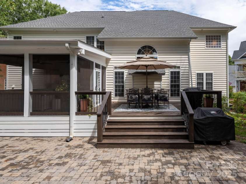 19112 Glouster Court, Cornelius, NC 28031.  MLS# CAR4291361, YatesRealty ID 35099. This whole home is designed for enjoyment and easy living