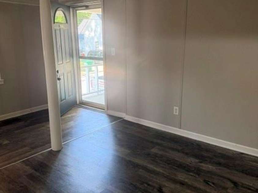 812 Mill Street, Albemarle, NC 28001.  MLS# CAR4400622, YatesRealty ID 35099. Flex Space front door area