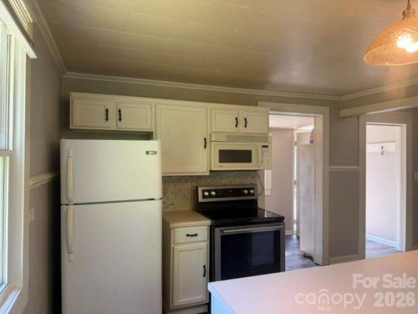 812 Mill Street, Albemarle, NC 28001.  MLS# CAR4400622, YatesRealty ID 35099. Kitchen