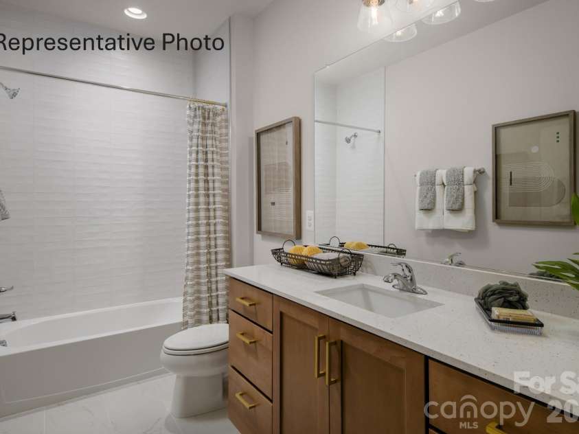 1425 Twin Leaf Road, Fort Mill, SC 29715.  MLS# CAR4400470, YatesRealty ID 35101. 